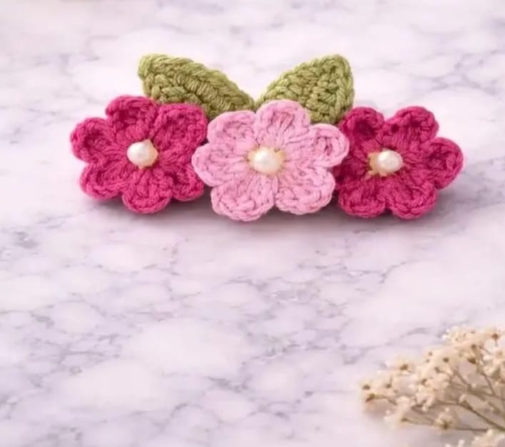Floral hair clip - Image 1