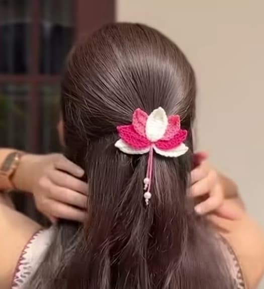 Crochet lotus hairtie